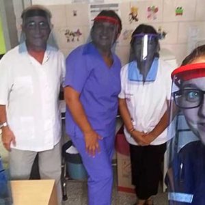 Estudiantes Universitarios Fabrican Y Donan Mascarillas Protectoras Del Coronavirus